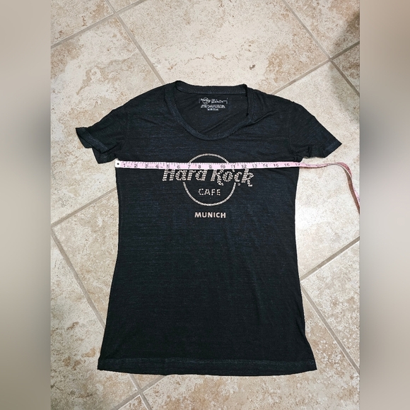 Hard Rock Cafe Munich Tee Women’s M Black Rhinestone Logo Graphic Shirt Grunge - Picture 5 of 6